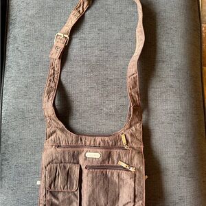 Baggallini Brown Crossbody Bag Zipper Accents Outer & Inner Pockets Red Lining